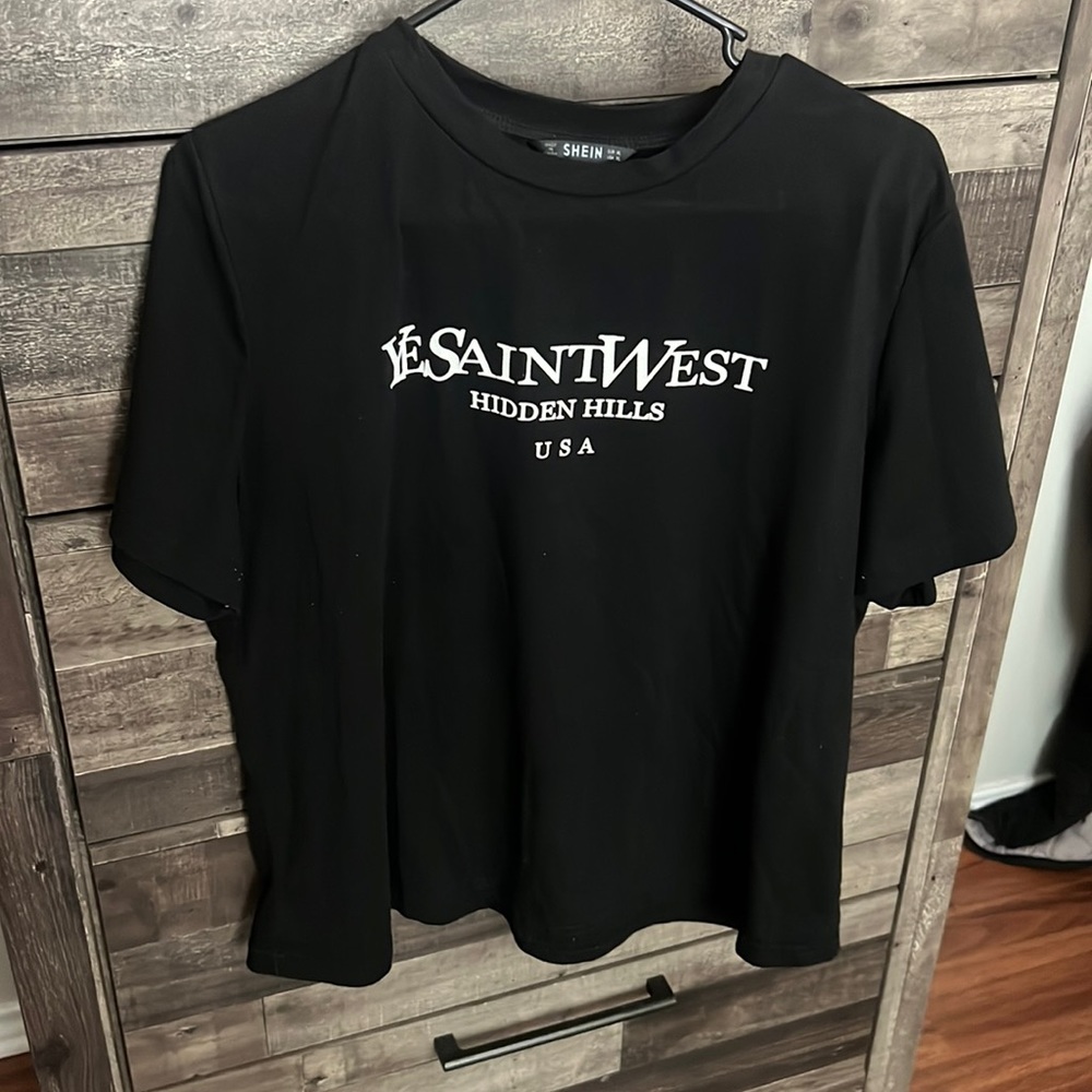 Black graphic Tshirt